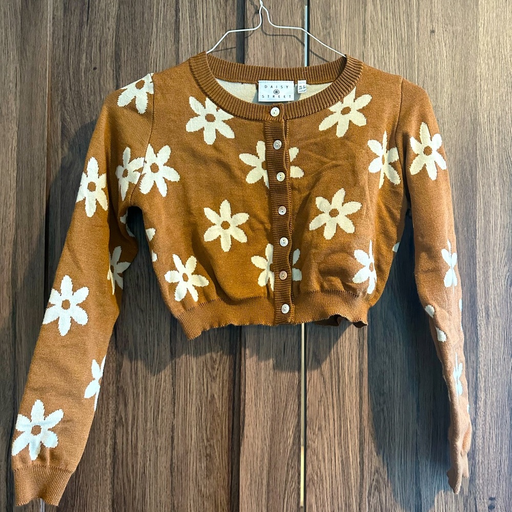 Daisy Street Crop Sweater with White Flowers